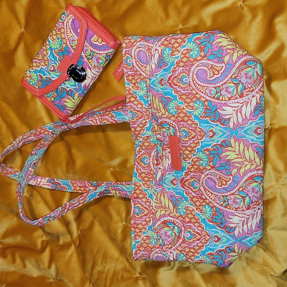 NWOT Very Bradley Mandy w/ Matching Wristlet Wallet